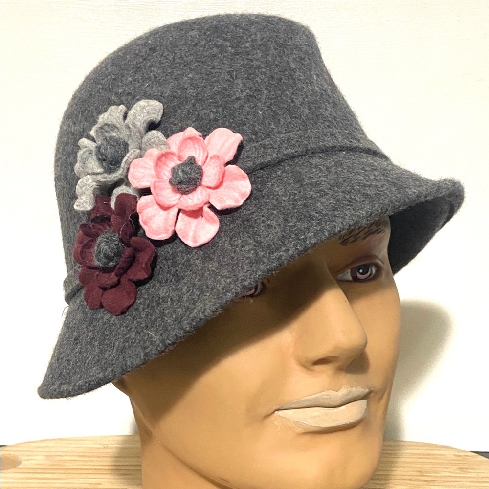 Madison 88 Gray wool Hat with Floral Accents